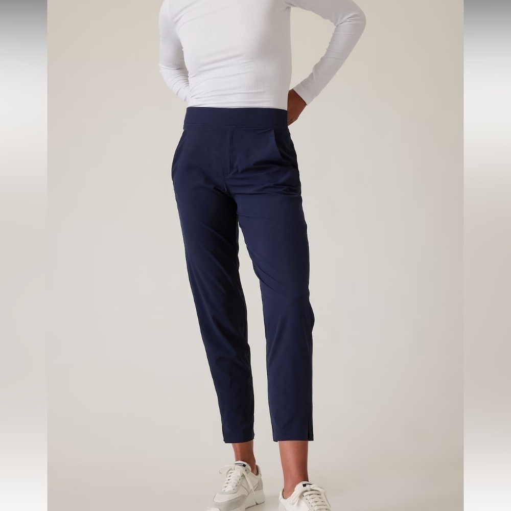 ATHLETA BROOKLYN MID RISE ANKLE PANT in Navy Blue Size 6
